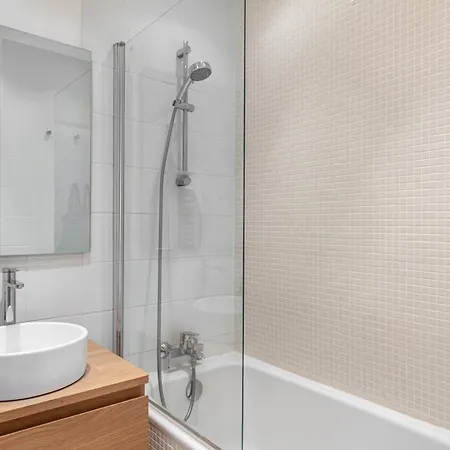 Nice 1br Flat-huge Private Terrace Garden-paris 20 Apartamento